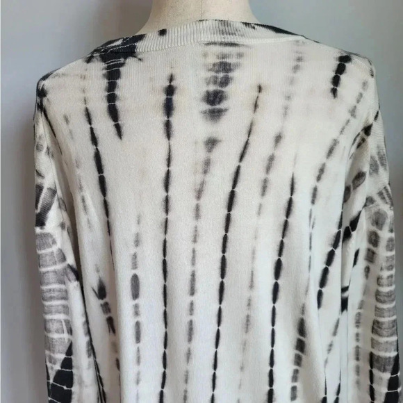 Lululemon, Crewneck Linear Tie Dye Grey Multi Pullover Sweater, Size 8 - Picture 8 of 13